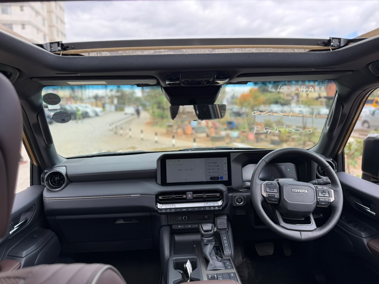 Vehicle photo 8