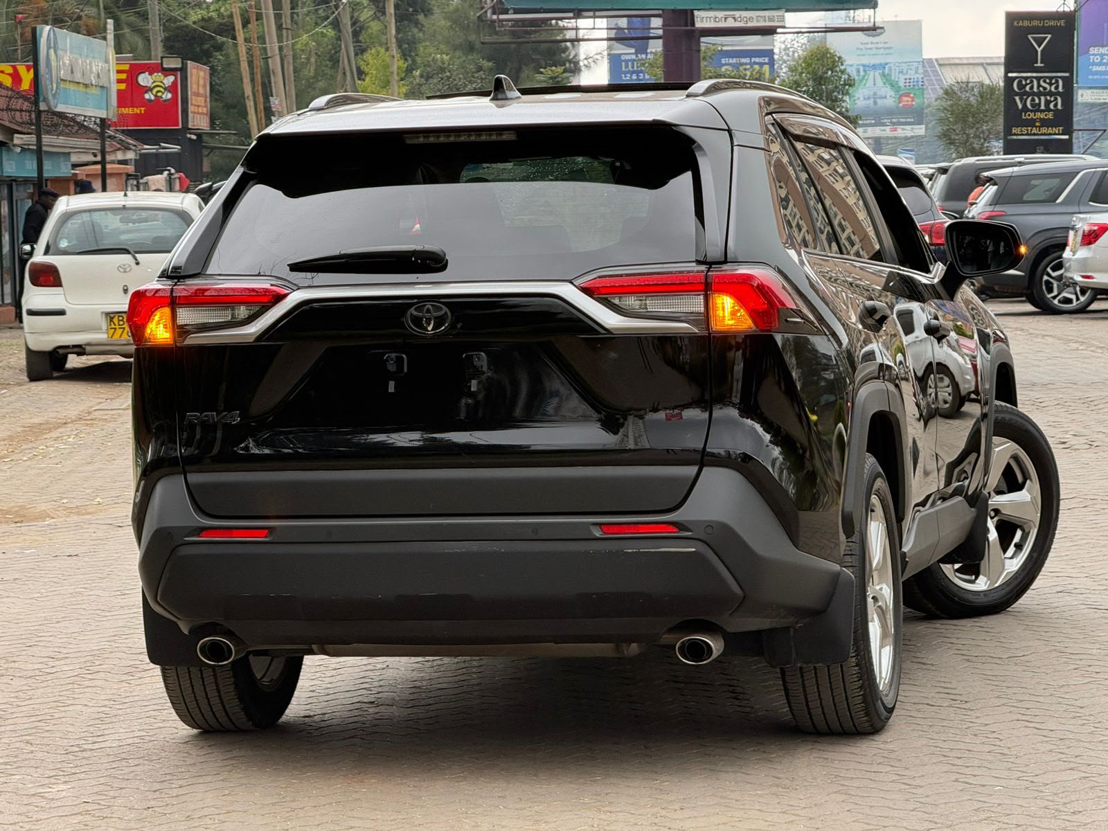Vehicle photo 4
