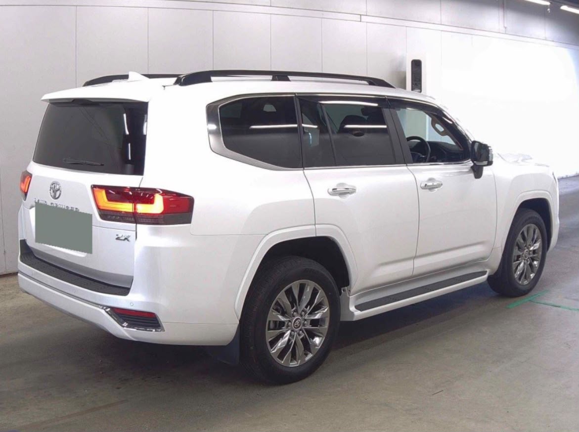 Vehicle photo 4